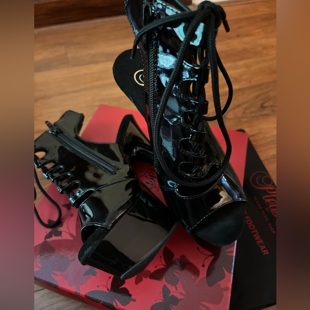 Black pleasers boots